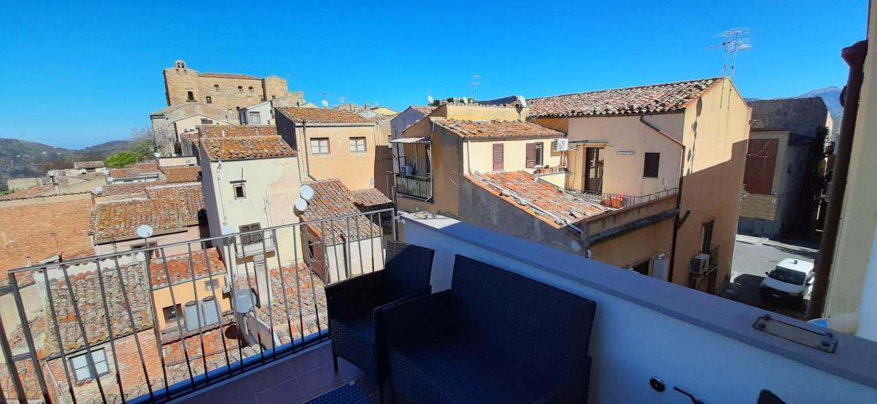 Donjon Suite Centro Storico Castelbuono  Ngoại thất bức ảnh