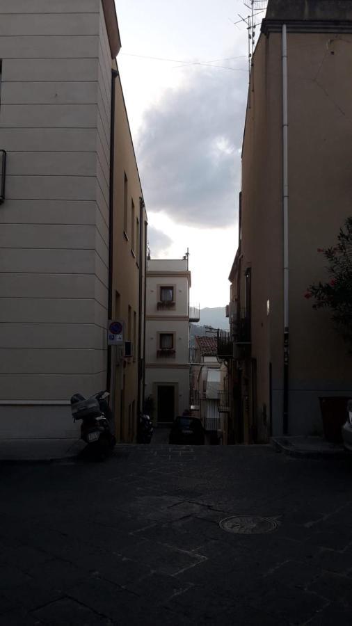 Donjon Suite Centro Storico Castelbuono  Ngoại thất bức ảnh
